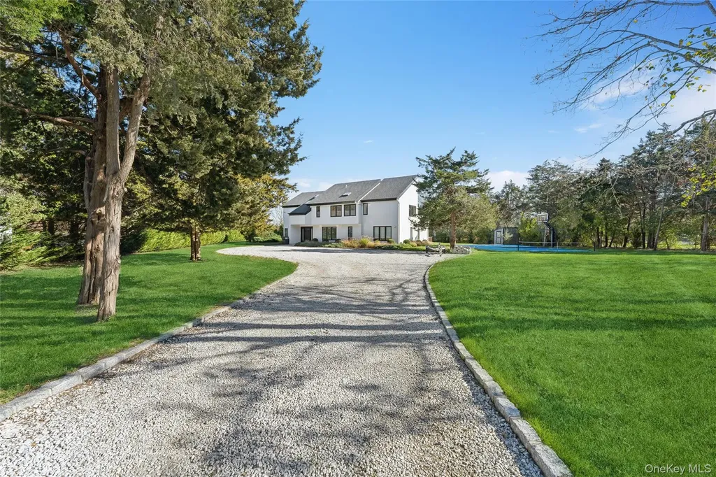 32 Tanners Neck Lane Westhampton NY 11977