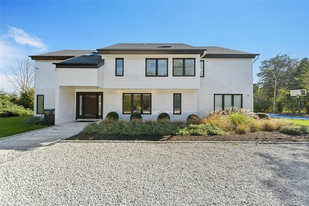 32 Tanners Neck Lane Westhampton NY 11977