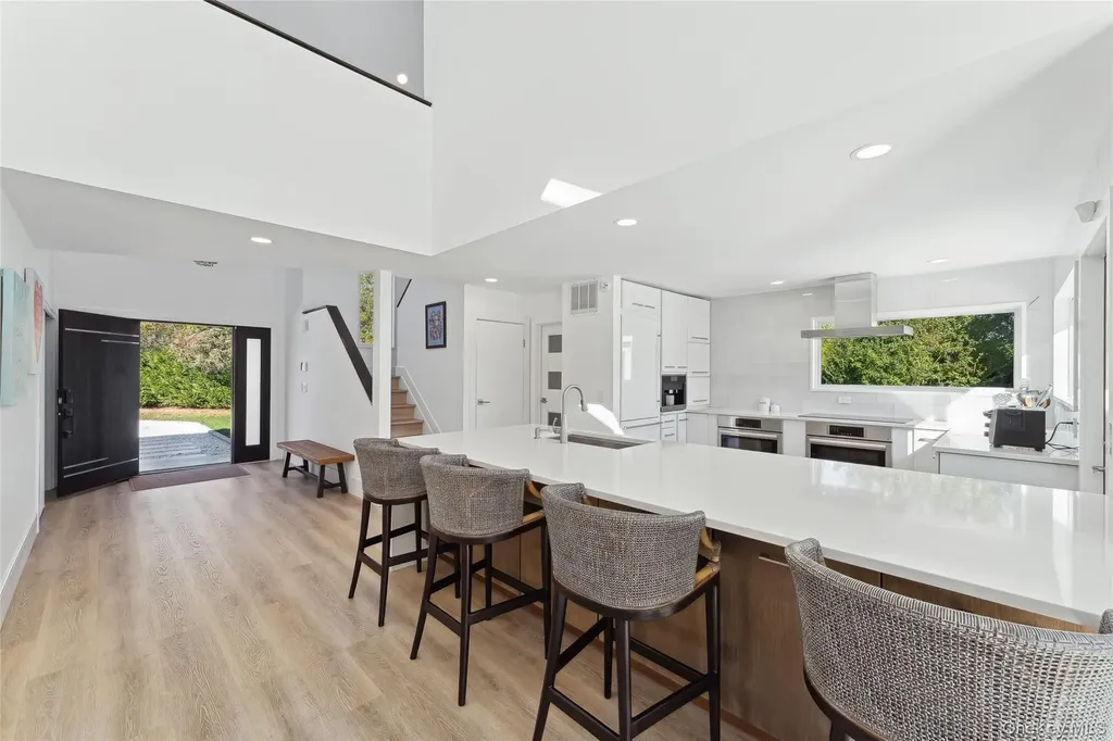 32 Tanners Neck Lane Westhampton NY 11977