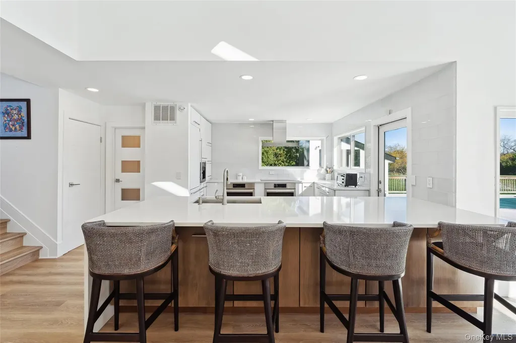 32 Tanners Neck Lane Westhampton NY 11977