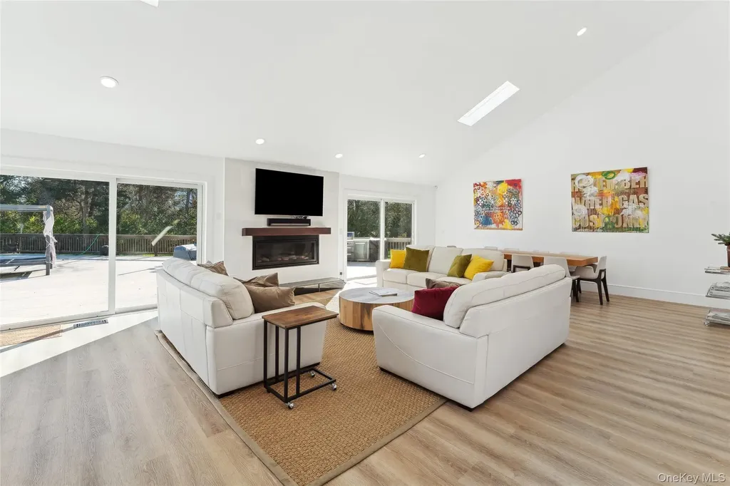 32 Tanners Neck Lane Westhampton NY 11977