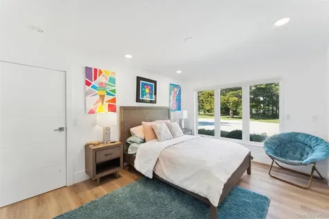 32 Tanners Neck Lane Westhampton NY 11977