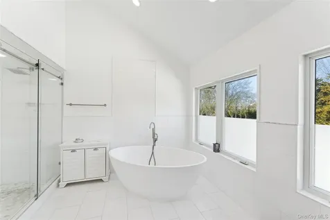 32 Tanners Neck Lane Westhampton NY 11977