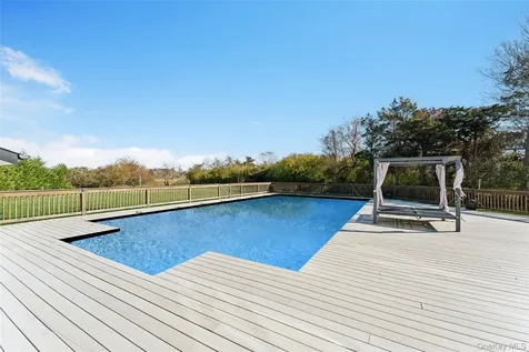 32 Tanners Neck Lane Westhampton NY 11977