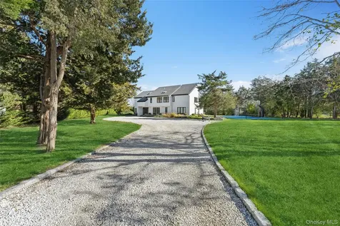 32 Tanners Neck Lane Westhampton NY 11977