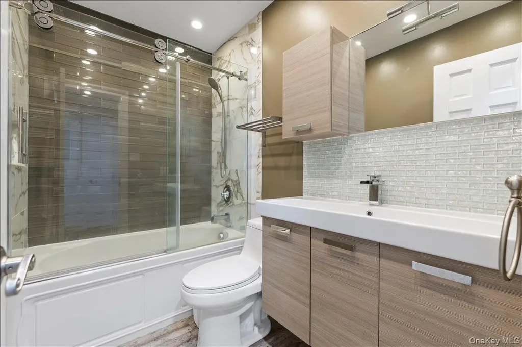 9 Delaware Avenue Jericho NY 11753
