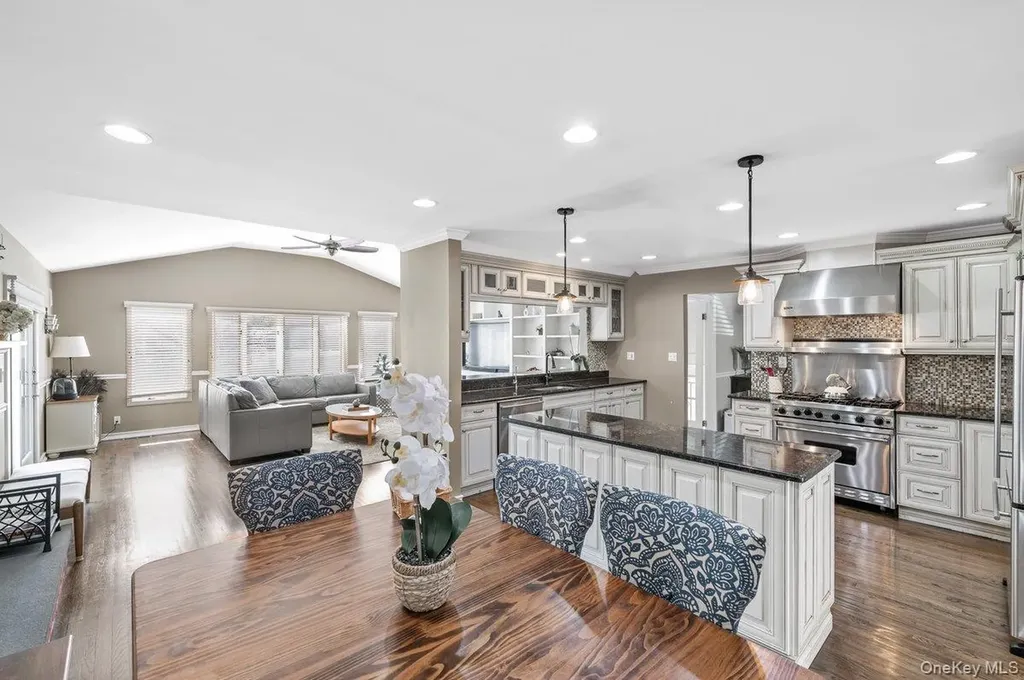 9 Delaware Avenue Jericho NY 11753