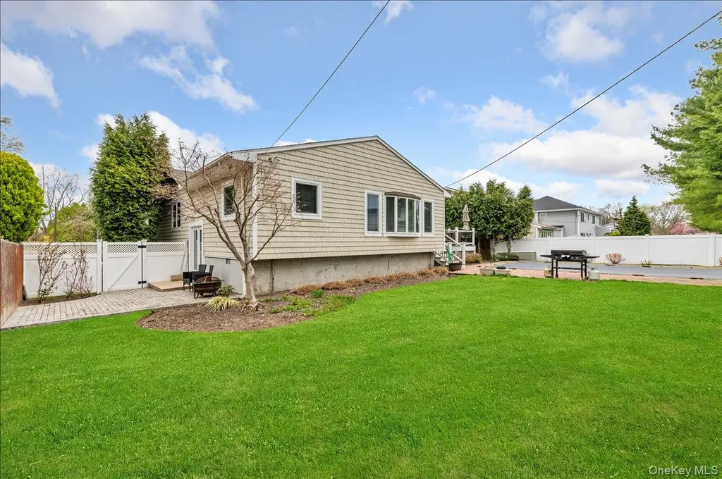 9 Delaware Avenue Jericho NY 11753