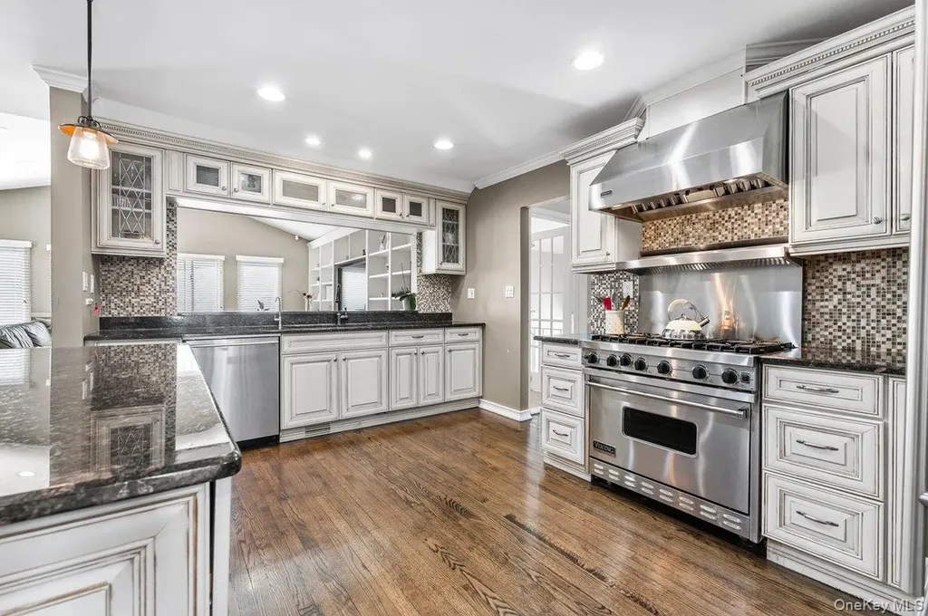 9 Delaware Avenue Jericho NY 11753