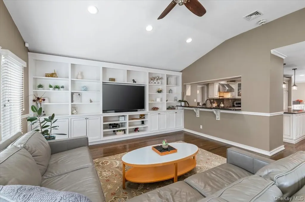 9 Delaware Avenue Jericho NY 11753