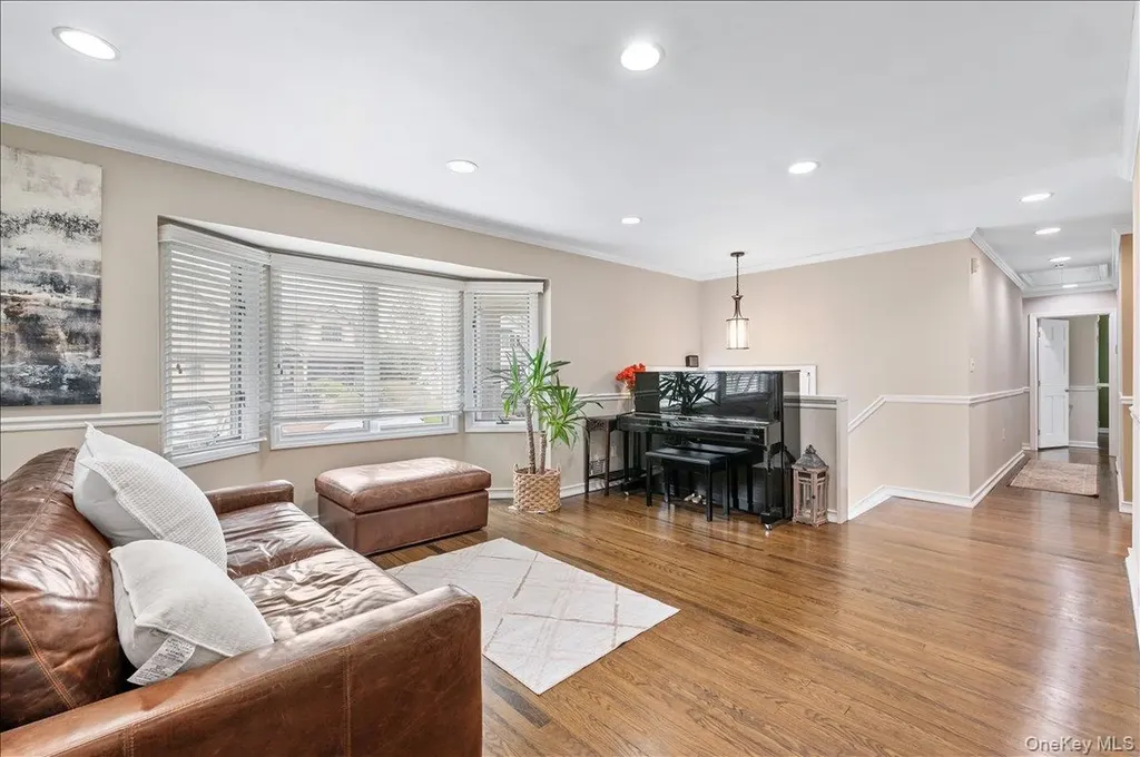 9 Delaware Avenue Jericho NY 11753