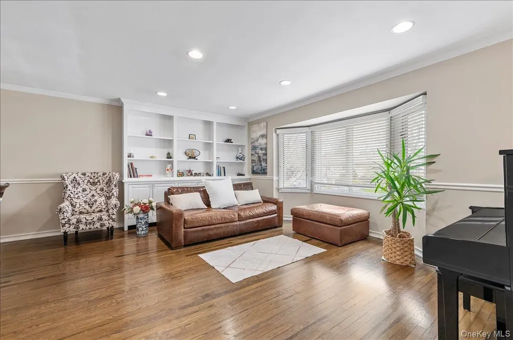 9 Delaware Avenue Jericho NY 11753