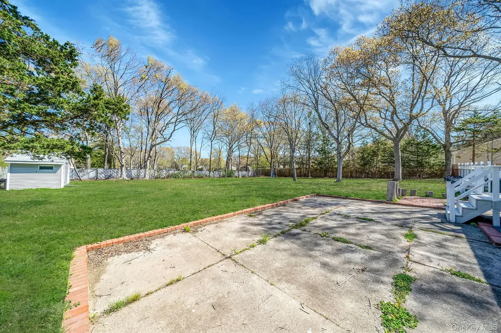 67 Pentmoor Drive Mastic NY 11950