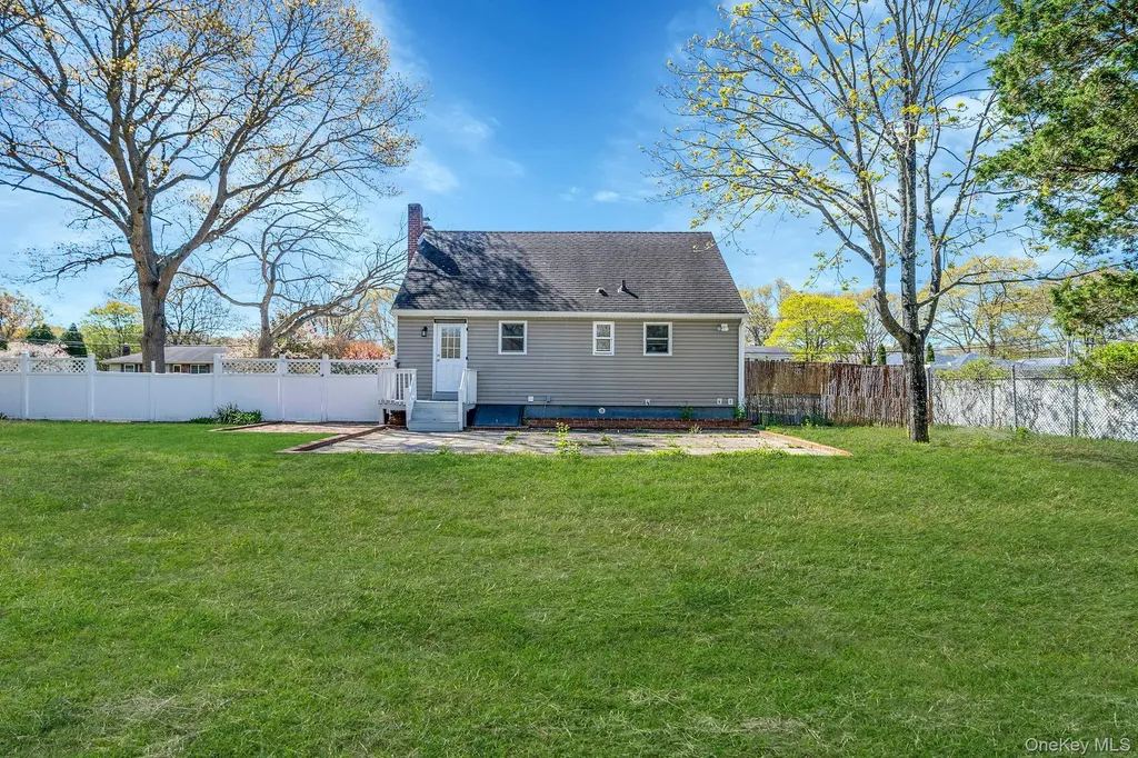 67 Pentmoor Drive Mastic NY 11950