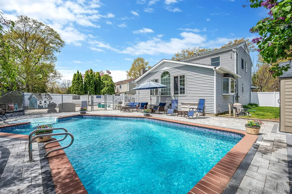 8 Whisper Lane Smithtown NY 11787