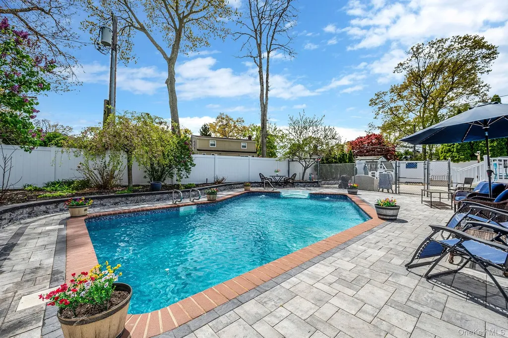 8 Whisper Lane Smithtown NY 11787