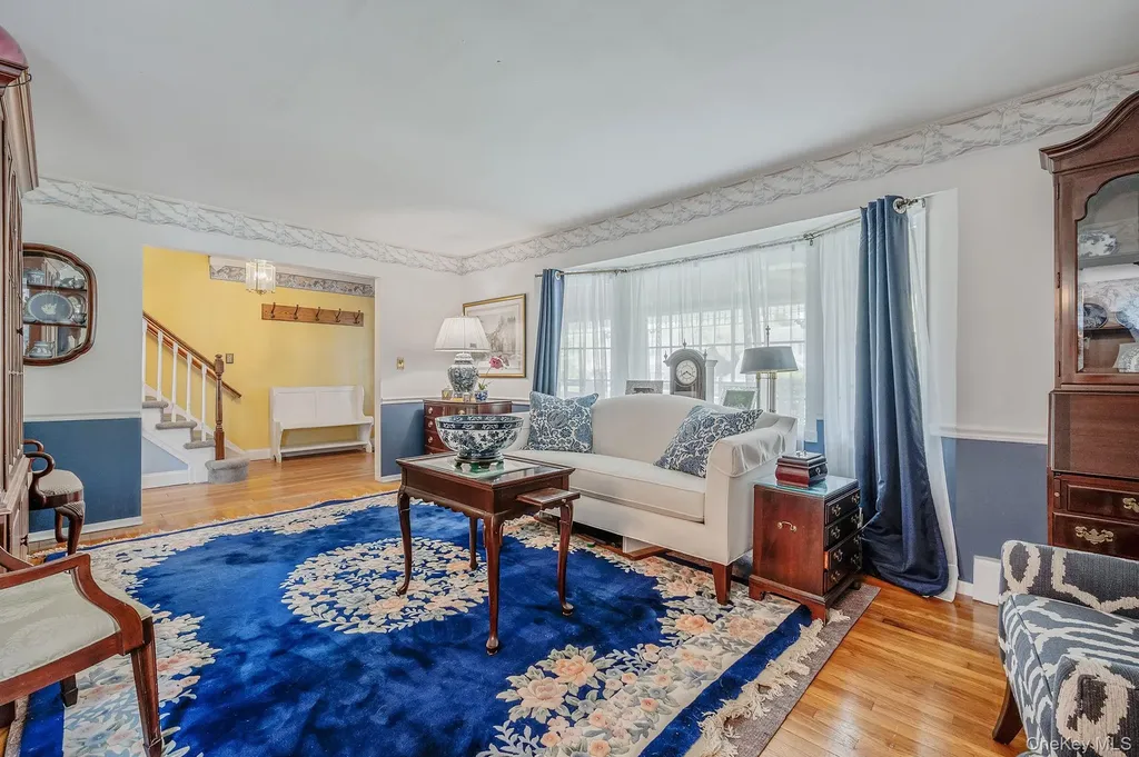 8 Whisper Lane Smithtown NY 11787