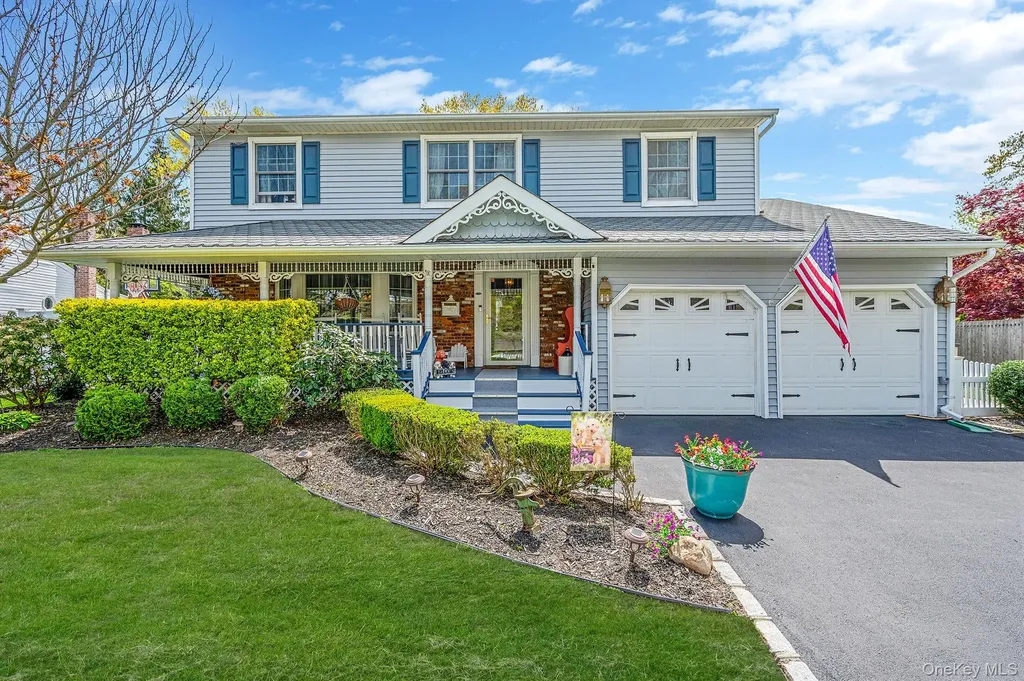 8 Whisper Lane Smithtown NY 11787