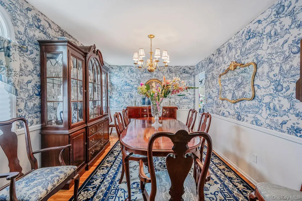 8 Whisper Lane Smithtown NY 11787