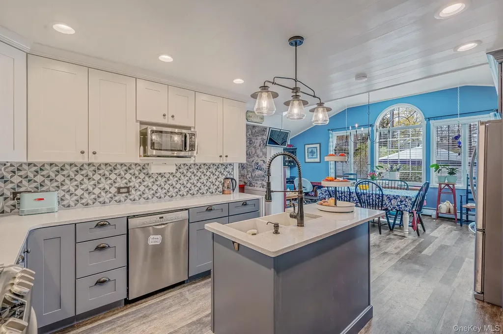 8 Whisper Lane Smithtown NY 11787