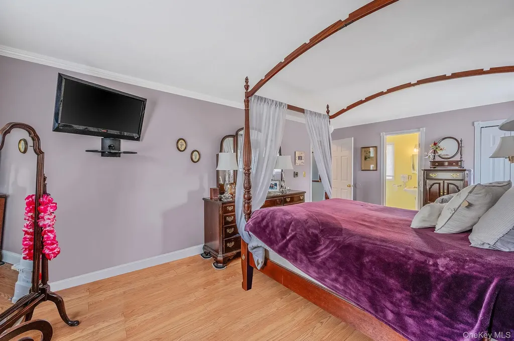 8 Whisper Lane Smithtown NY 11787