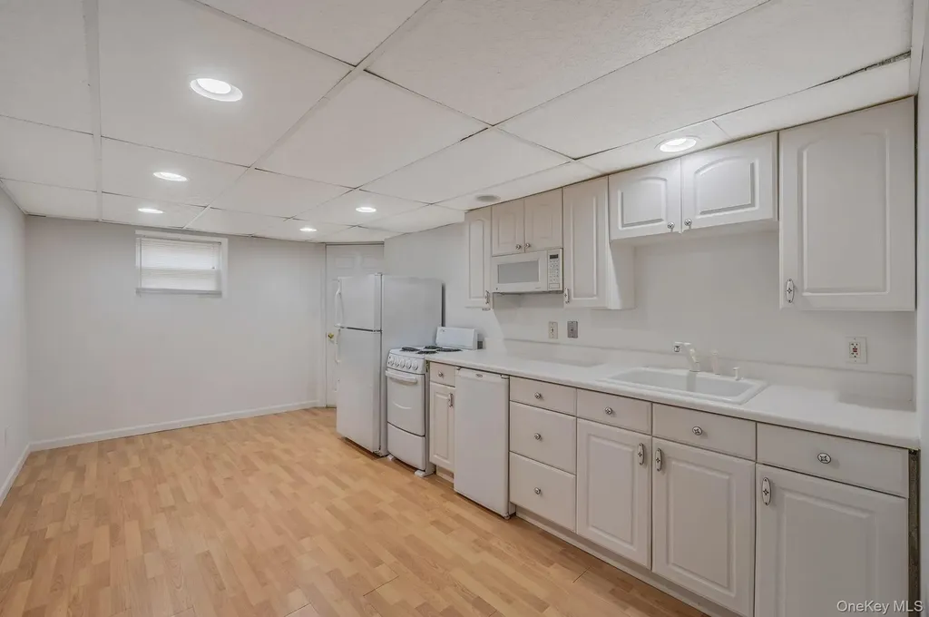 8 Whisper Lane Smithtown NY 11787