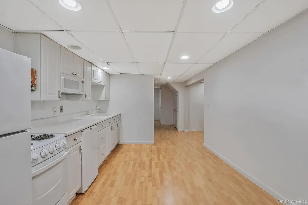8 Whisper Lane Smithtown NY 11787