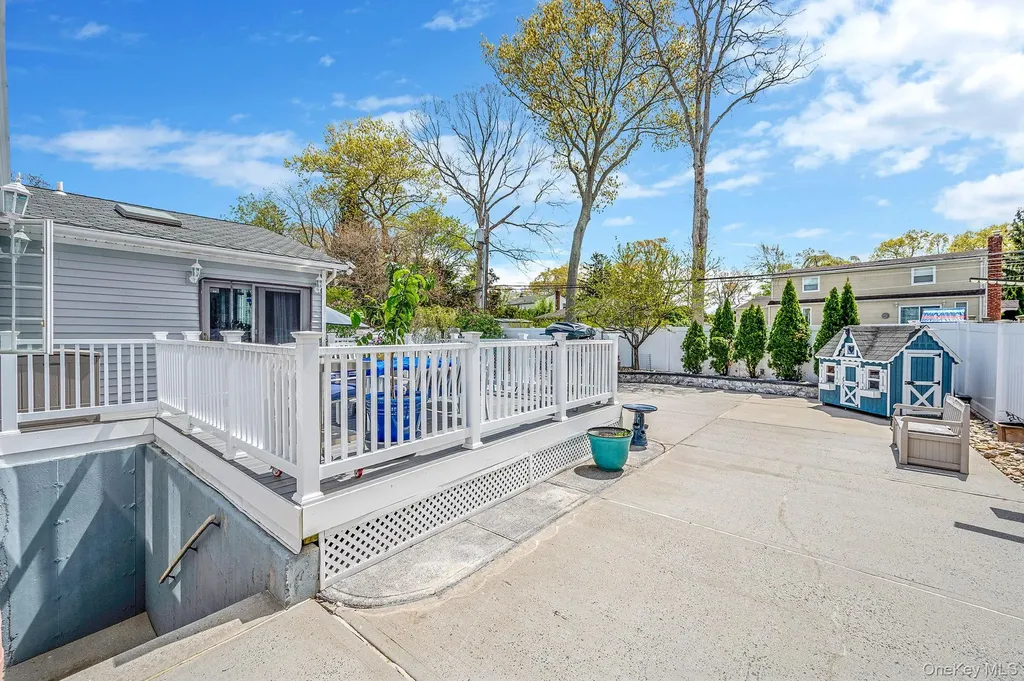 8 Whisper Lane Smithtown NY 11787