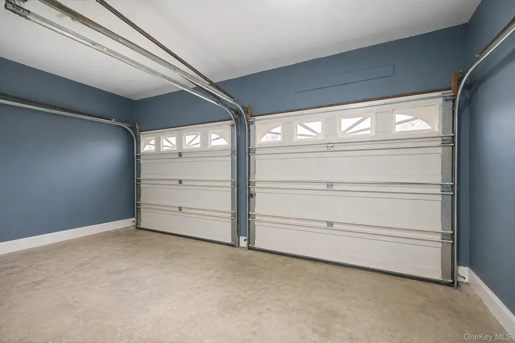 8 Whisper Lane Smithtown NY 11787