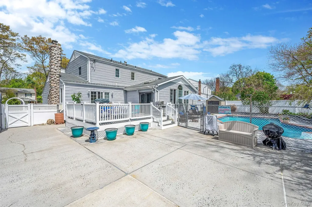 8 Whisper Lane Smithtown NY 11787