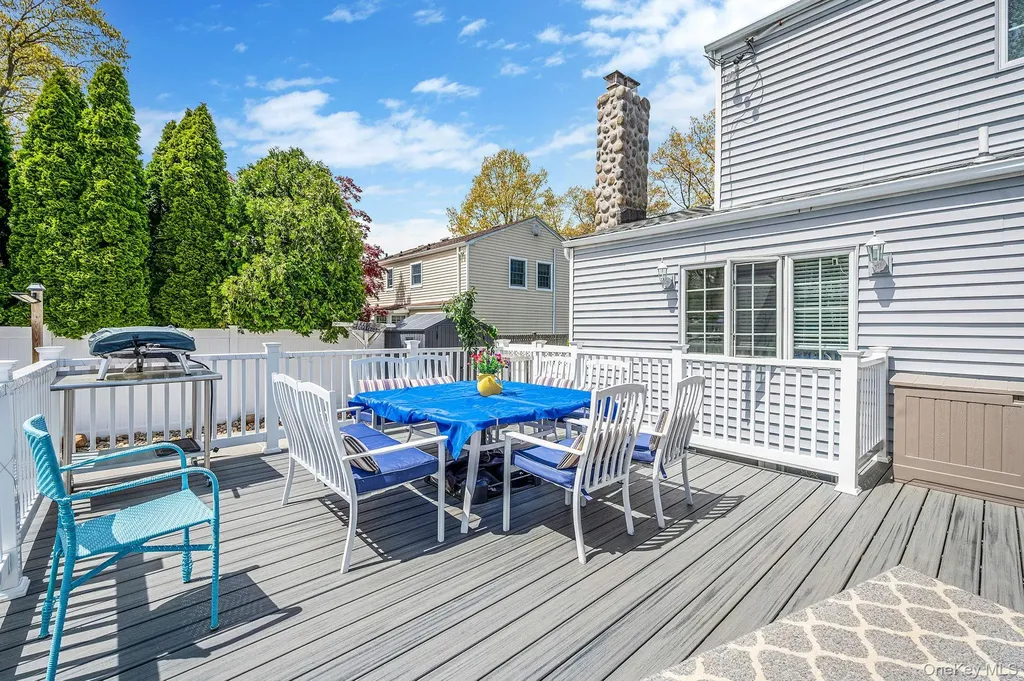 8 Whisper Lane Smithtown NY 11787