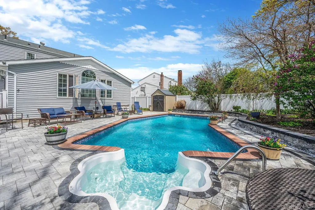 8 Whisper Lane Smithtown NY 11787