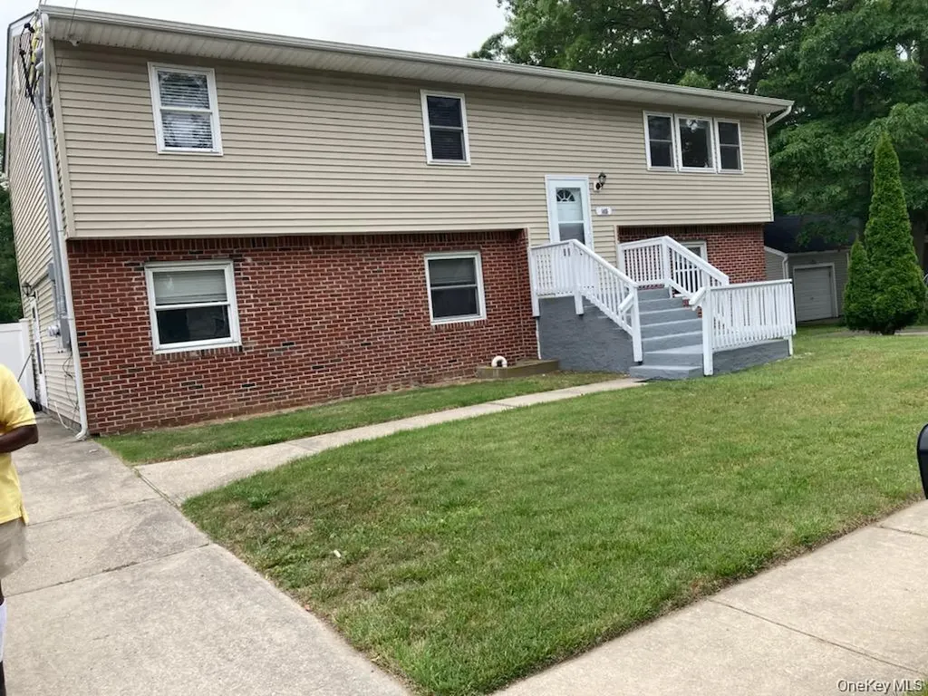 1455 E Forks Road Bay Shore NY 11706