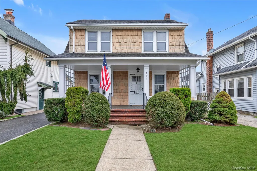 154 Rocklyn Avenue Lynbrook NY 11563