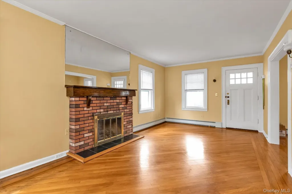 154 Rocklyn Avenue Lynbrook NY 11563