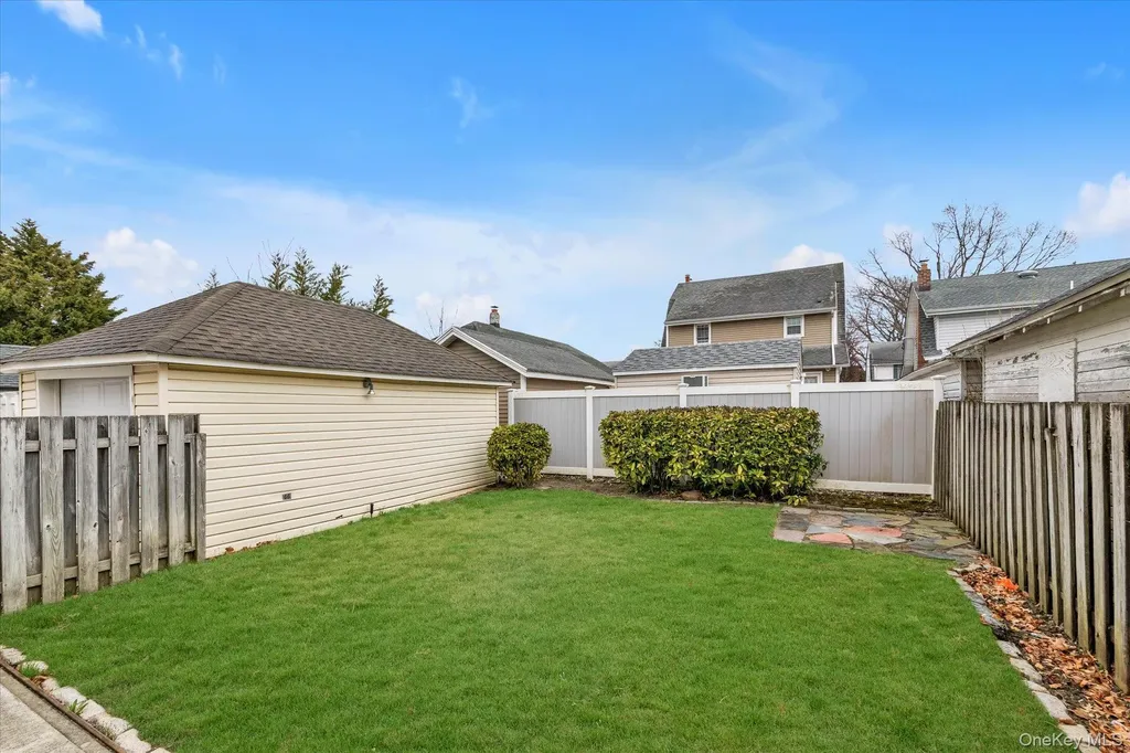 154 Rocklyn Avenue Lynbrook NY 11563