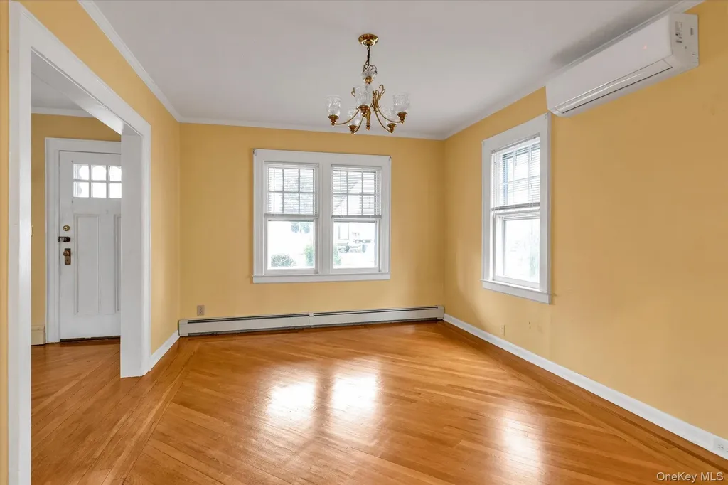 154 Rocklyn Avenue Lynbrook NY 11563