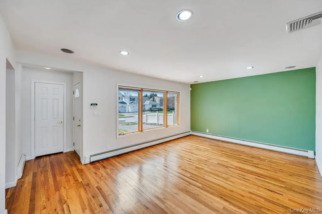 3685 Prairie Path Bethpage NY 11714