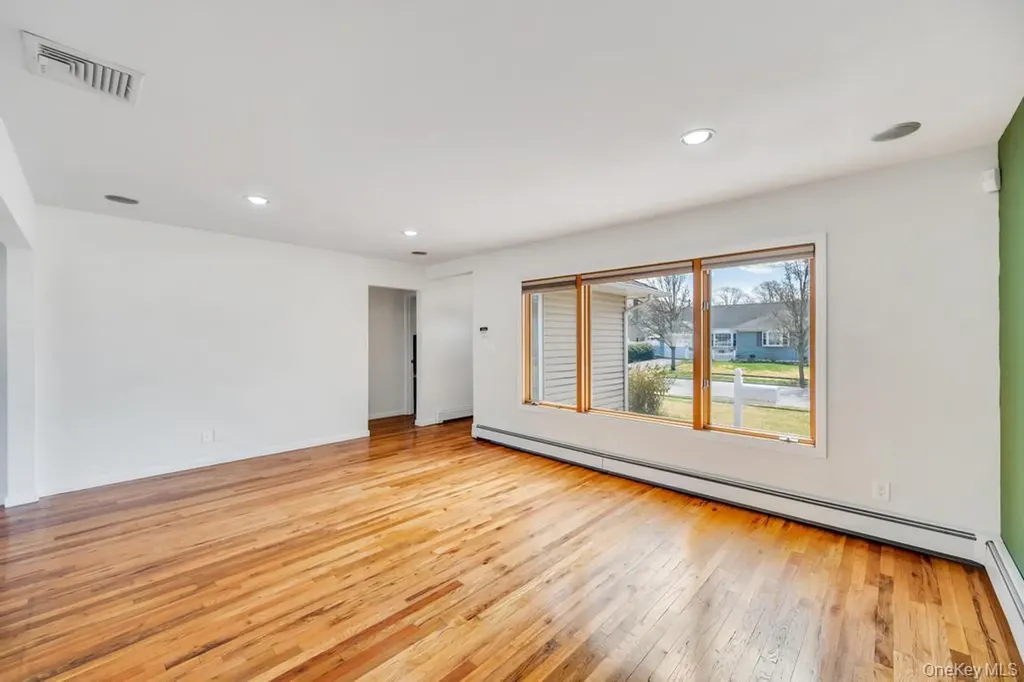 3685 Prairie Path Bethpage NY 11714