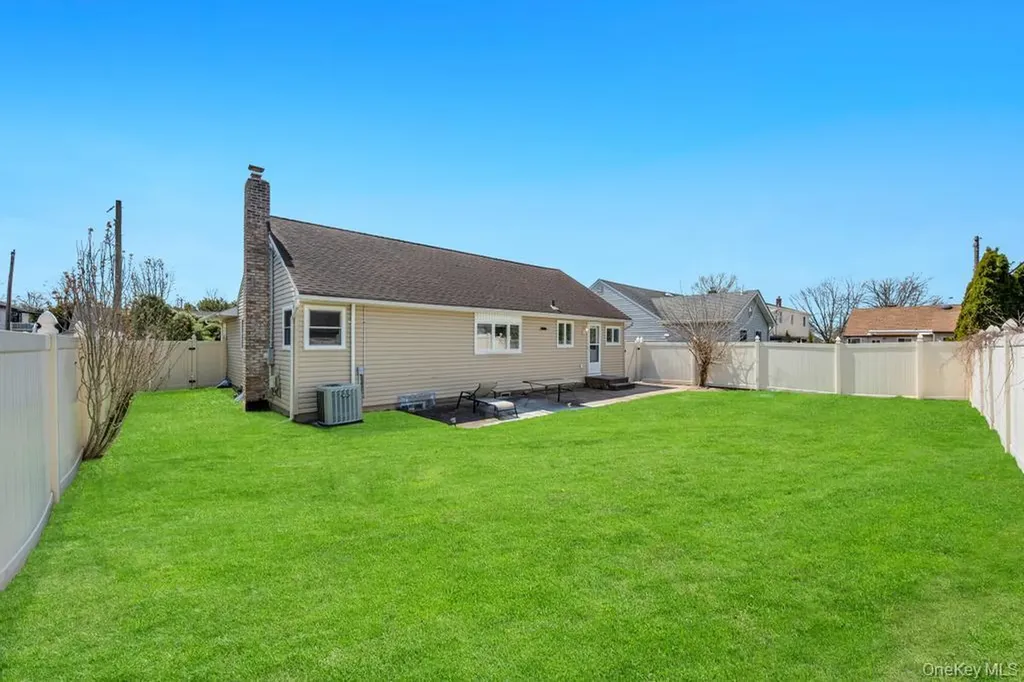 3685 Prairie Path Bethpage NY 11714