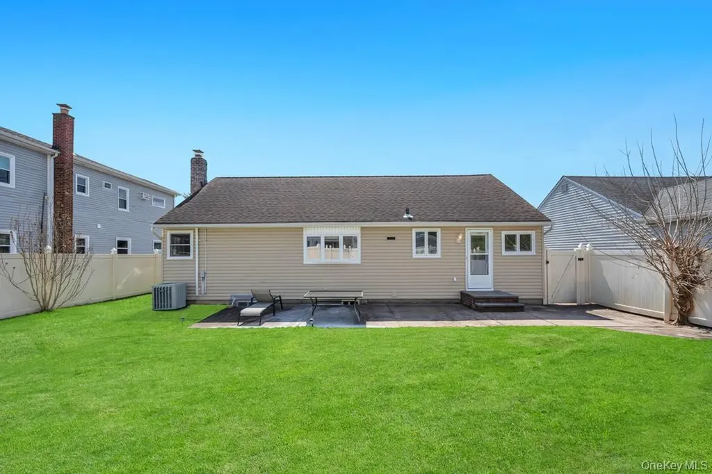 3685 Prairie Path Bethpage NY 11714