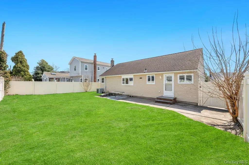 3685 Prairie Path Bethpage NY 11714