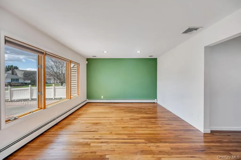 3685 Prairie Path Bethpage NY 11714