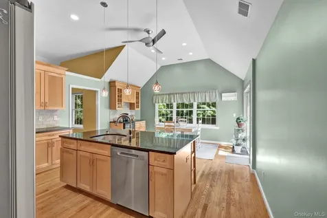 36 Front Street Mahopac NY 10541