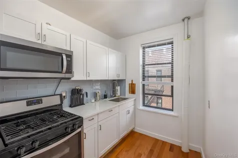 910 Dinsmore Avenue Far Rockaway NY 11691