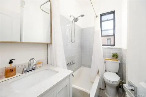 910 Dinsmore Avenue Far Rockaway NY 11691