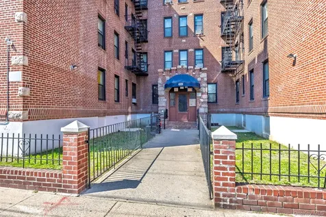 910 Dinsmore Avenue Far Rockaway NY 11691