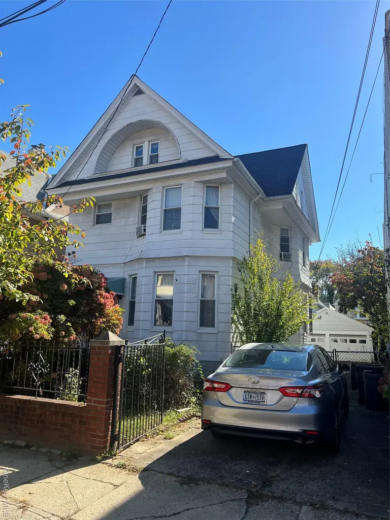 9432 86 Avenue Woodhaven NY 11421