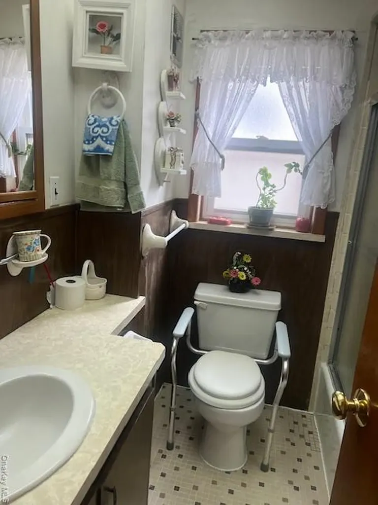 9432 86 Avenue Woodhaven NY 11421