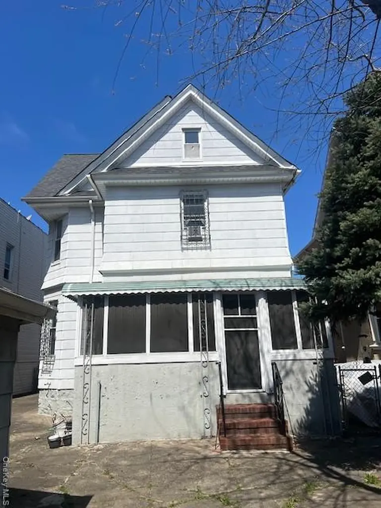 9432 86 Avenue Woodhaven NY 11421